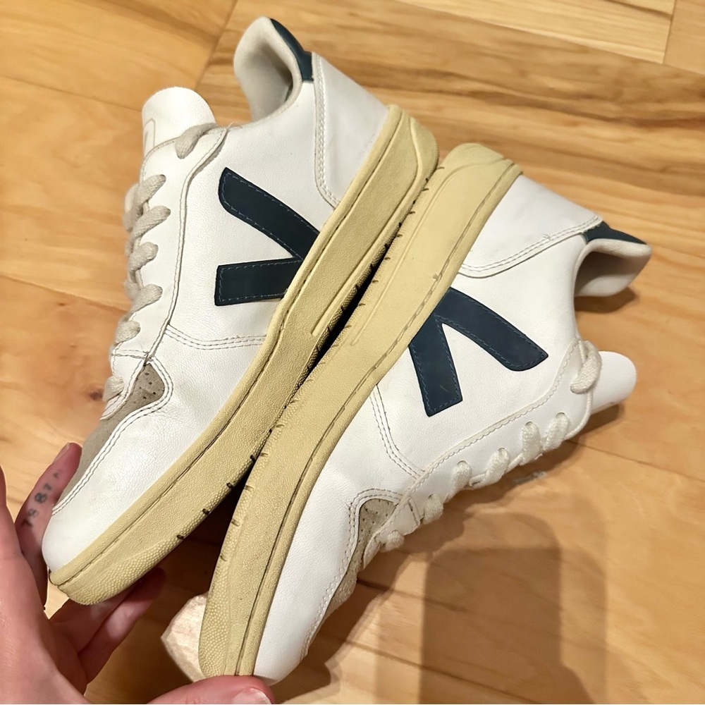 Veja V-10 CWL White California Vegan Leather Sneakers Size 9 - Picture 2 of 12